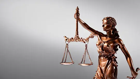 scale of justice statue